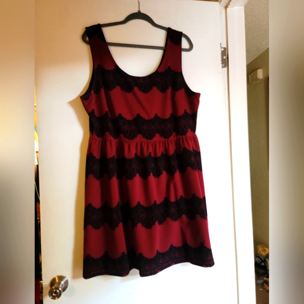 Red dress with velvet lace details 22